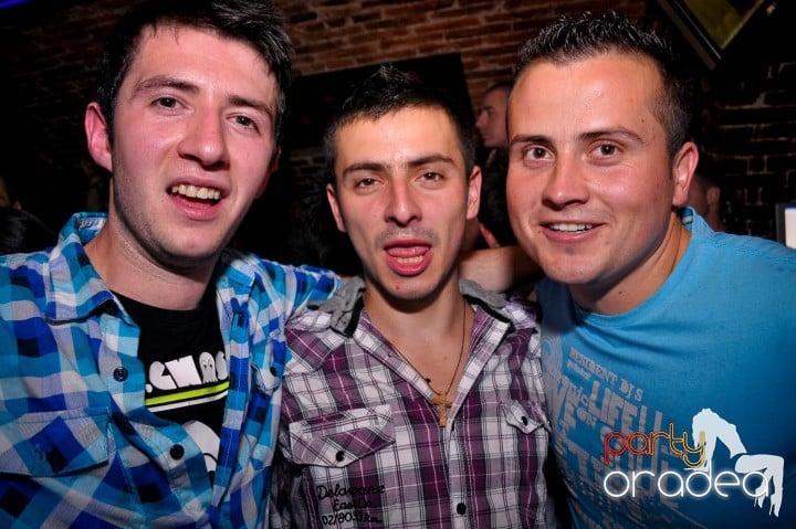 Saturday Night Party în Escape,