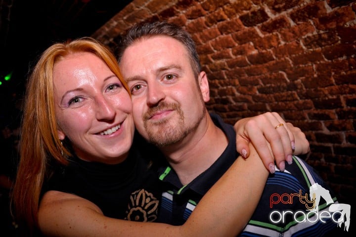Saturday Night Party în Escape,