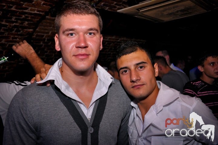 Saturday Night Party în Escape,