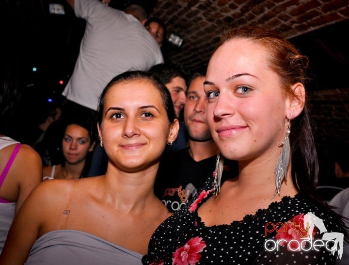 Saturday Night Party în Escape,