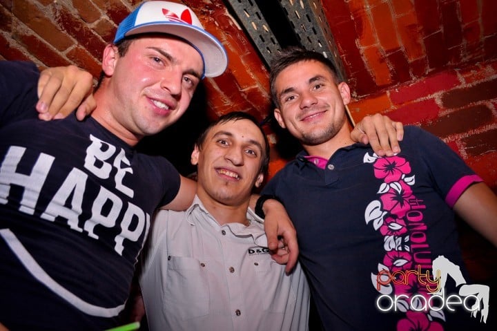 Saturday Night Party în Escape,
