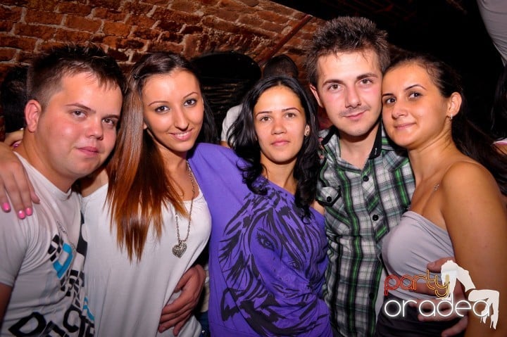 Saturday Night Party în Escape,