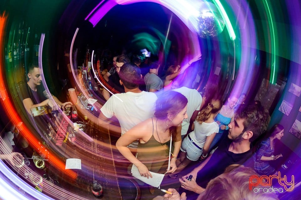 Saturday Night Party, Green Pub