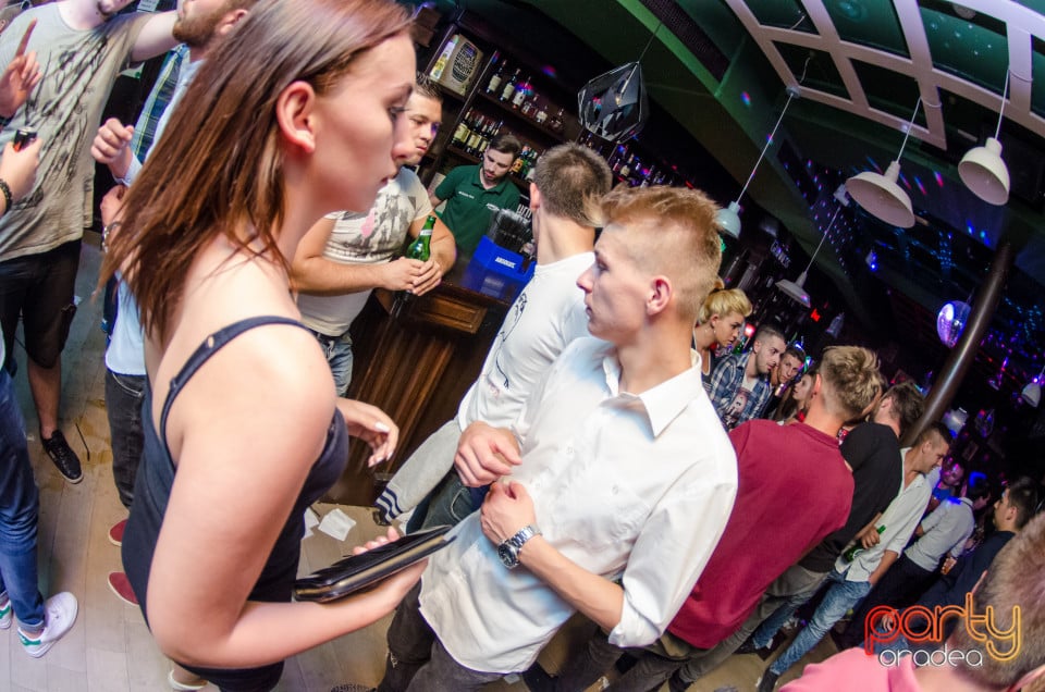 Saturday Night Party, Green Pub