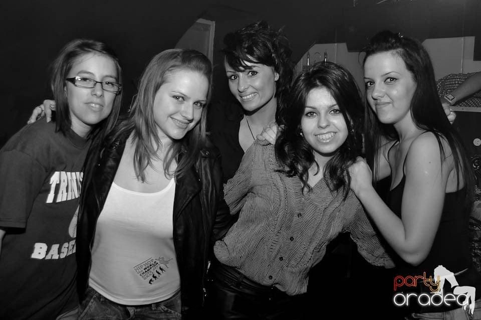 Saturday Night Show în Club Atti's, 