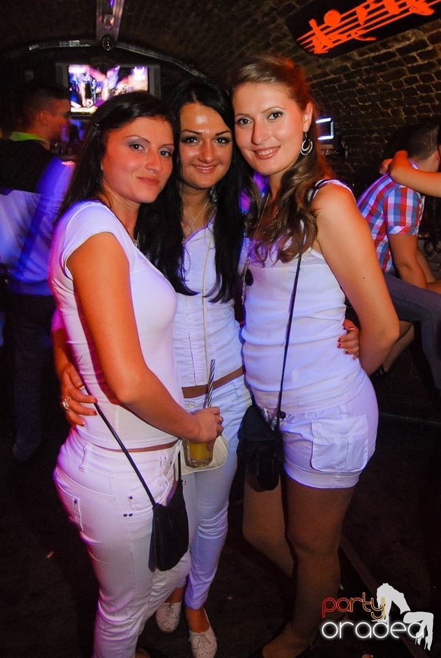 Saturday Party @ Club Escape,