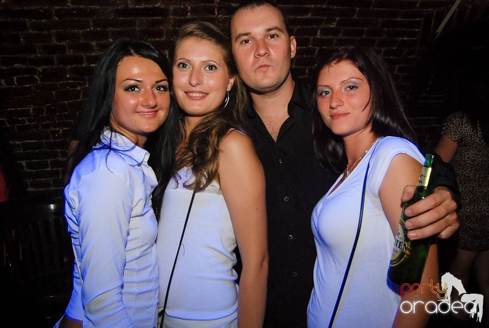 Saturday Party @ Club Escape,