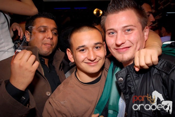 Saturday Party @ Escape,