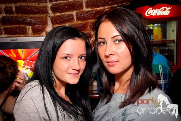 Saturday Party @ Escape,