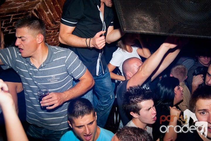 Saturday Party @ Escape,