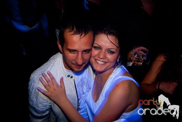 Saturday Party @ Escape,