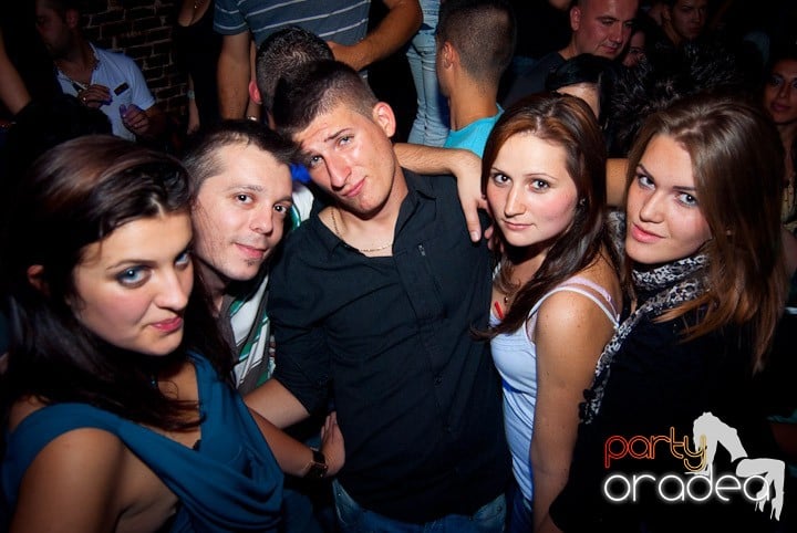 Saturday Party @ Escape,