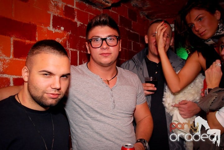 Saturday Party @ Escape,