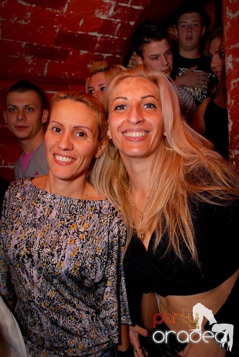Saturday Party @ Escape,