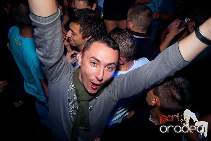 Saturday Party @ Escape,