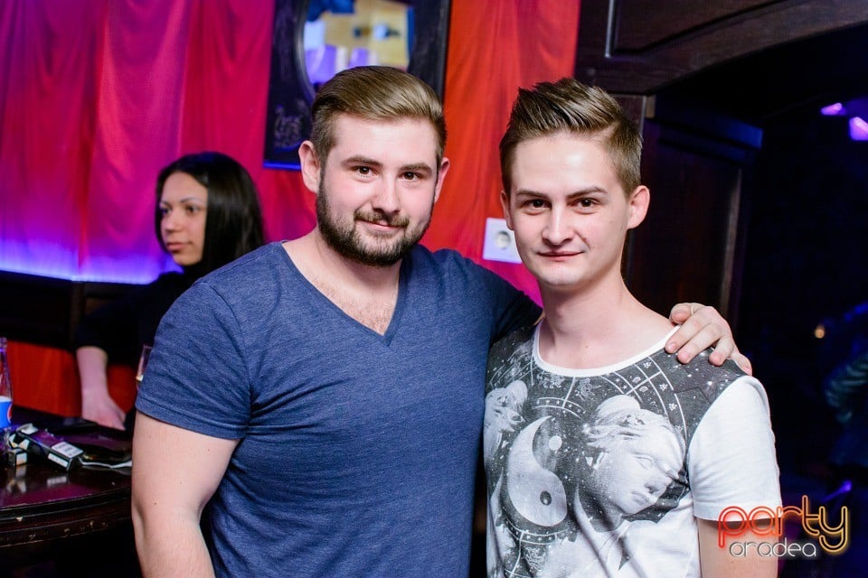 Saturday Party în Downtown Paparazzi, Downtown Paparazzi
