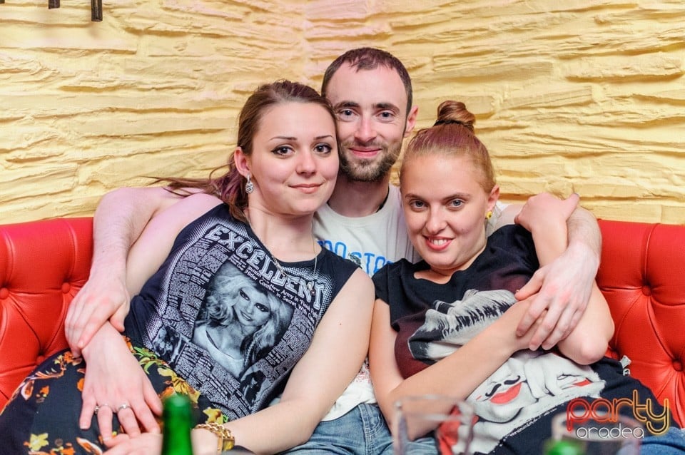 Saturday Party în Downtown, Downtown Paparazzi