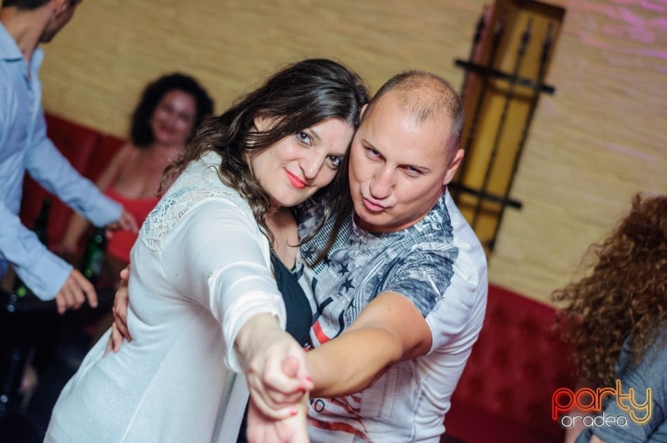 Saturday Party în Downtown, Downtown Paparazzi