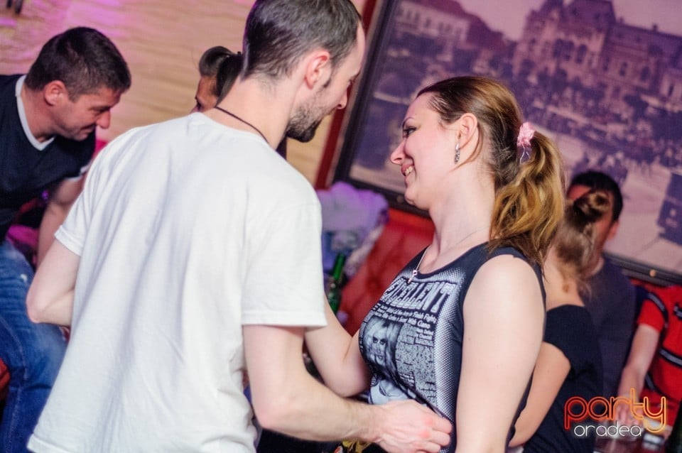 Saturday Party în Downtown, Downtown Paparazzi