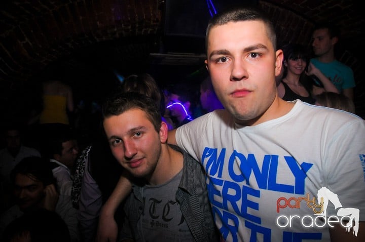 Saturday = Party în Escape, 