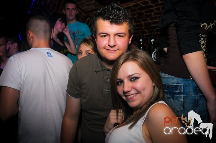 Saturday = Party în Escape, 