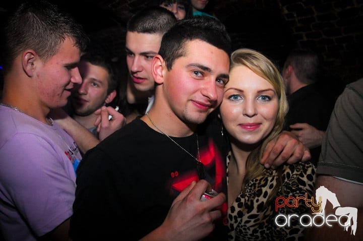 Saturday = Party în Escape, 