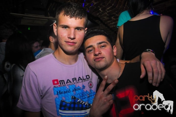 Saturday = Party în Escape, 