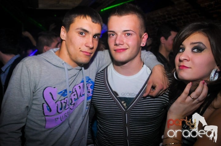 Saturday = Party în Escape, 