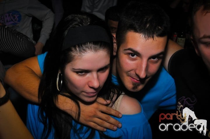 Saturday = Party în Escape, 