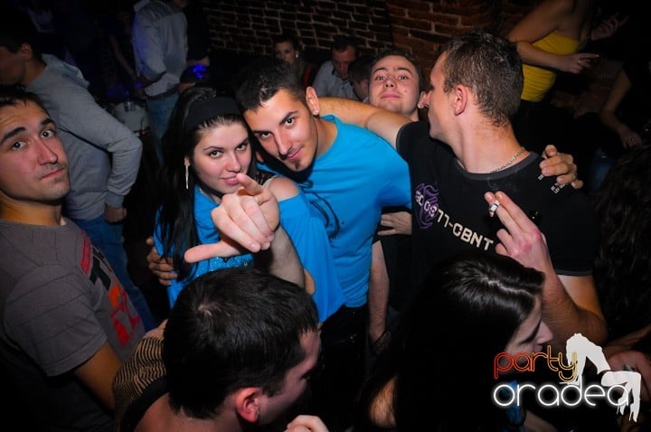 Saturday = Party în Escape, 