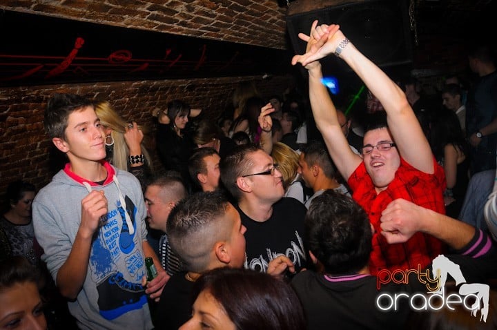 Saturday = Party în Escape, 