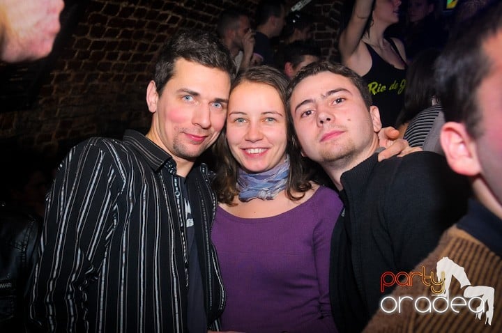 Saturday = Party în Escape, 