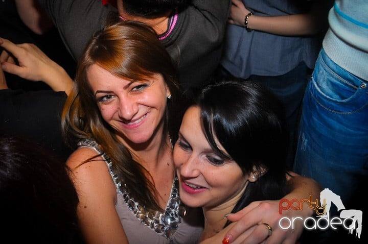 Saturday = Party în Escape, 