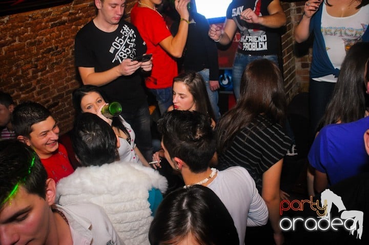 Saturday = Party în Escape, 