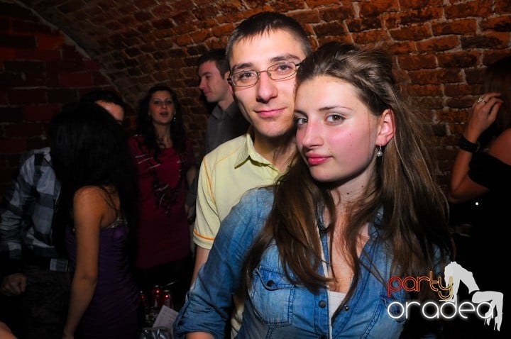 Saturday = Party în Escape, 