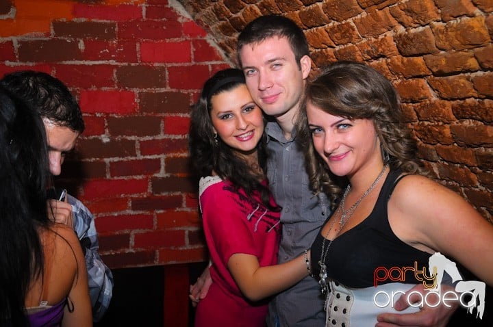 Saturday = Party în Escape, 