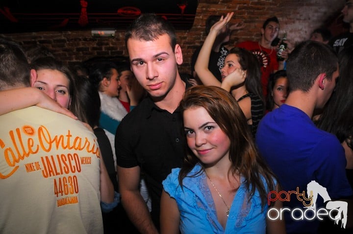 Saturday = Party în Escape, 