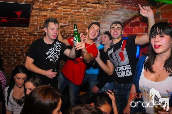 Saturday = Party în Escape, 