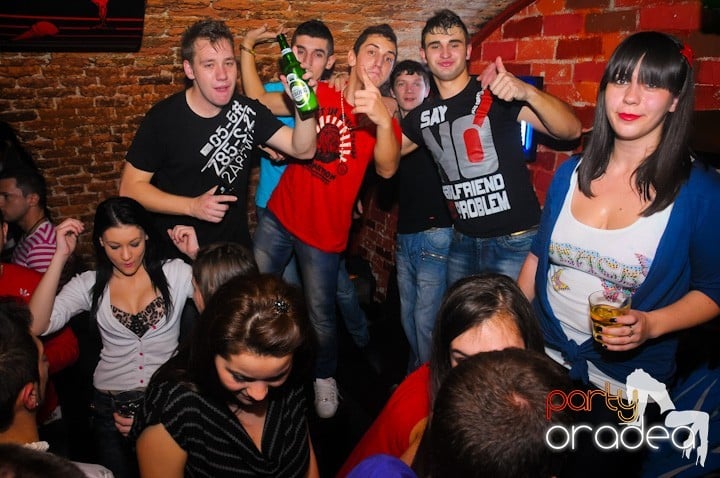 Saturday = Party în Escape, 