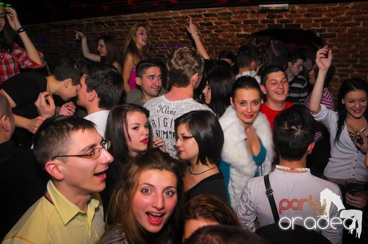 Saturday = Party în Escape, 