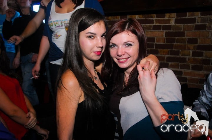 Saturday = Party în Escape, 