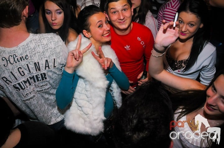 Saturday = Party în Escape, 