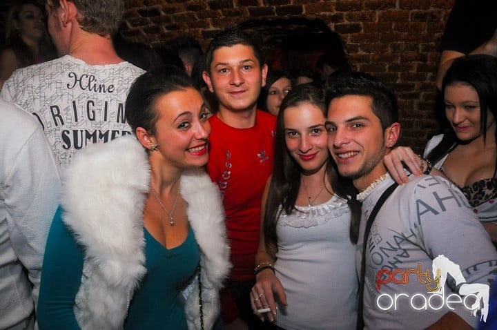 Saturday = Party în Escape, 