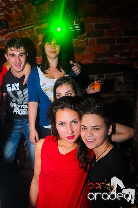 Saturday = Party în Escape, 