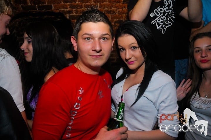 Saturday = Party în Escape, 