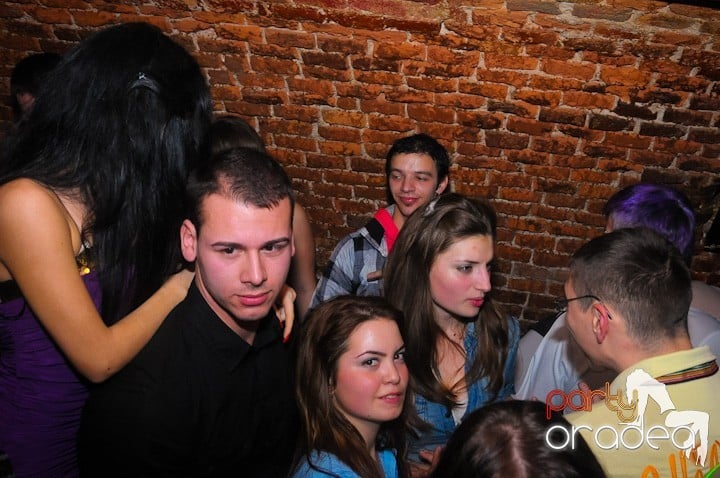 Saturday = Party în Escape, 