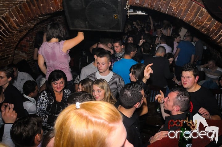 Saturday = Party în Escape, 