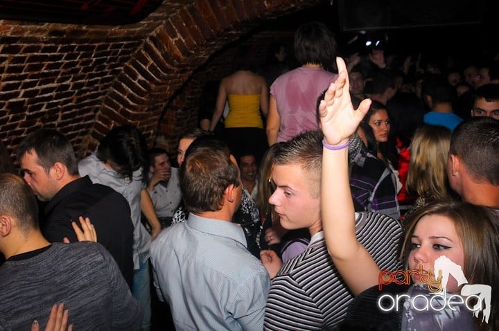 Saturday = Party în Escape, 