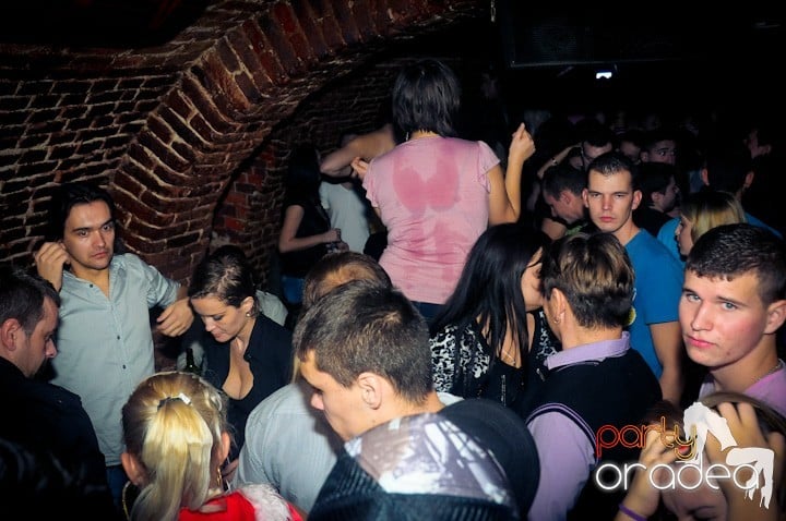 Saturday = Party în Escape, 