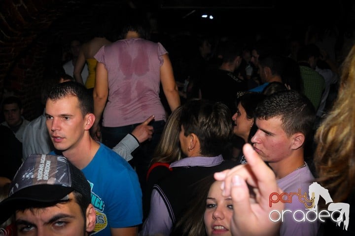 Saturday = Party în Escape, 